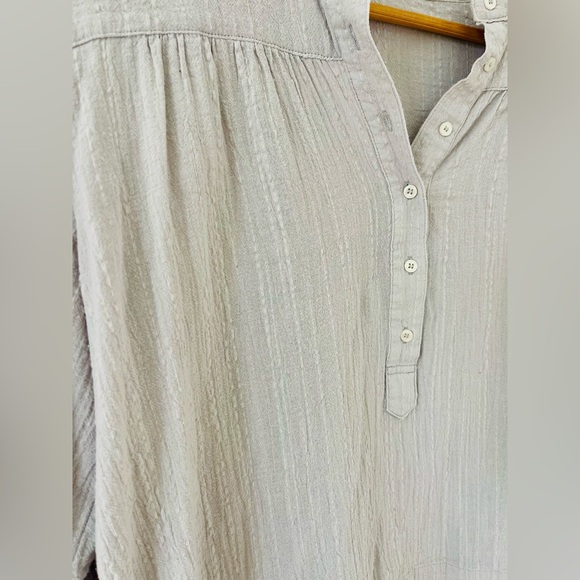 Carly Jean Los Angeles Textured Top - Picture 2 of 3